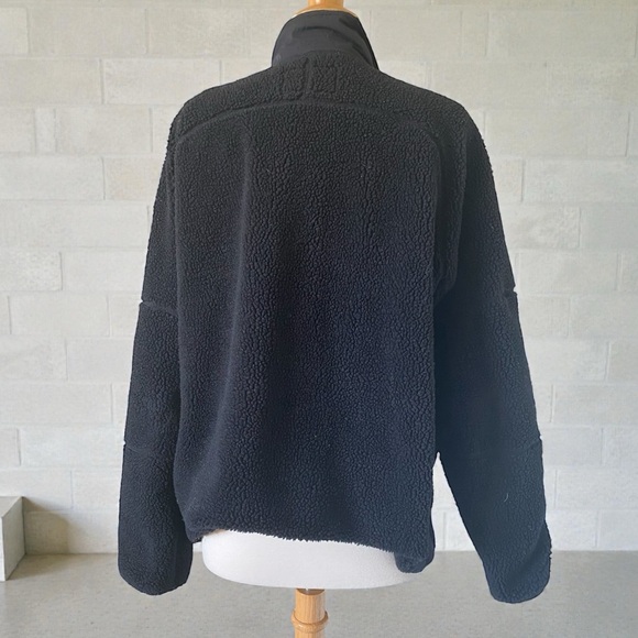 Women’s Banana Republic Black Fleece Jacket - Picture 3 of 4